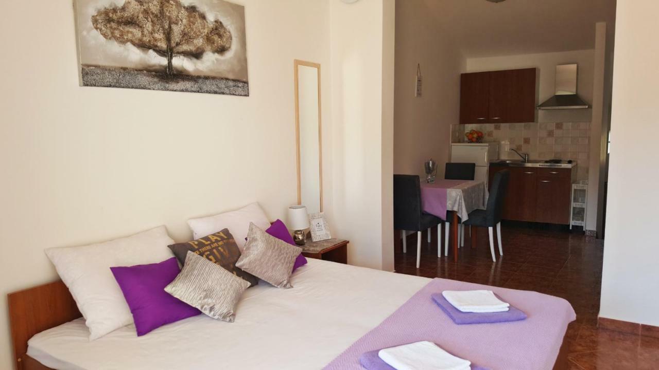 Apartments Antunovic Рогозница Екстериор снимка